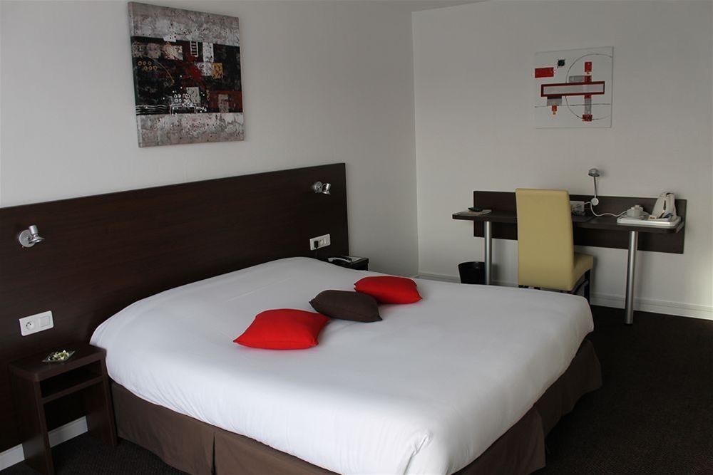 Logis Hotel & Restaurant - Le Relais De Montigny Montigny  Bagian luar foto