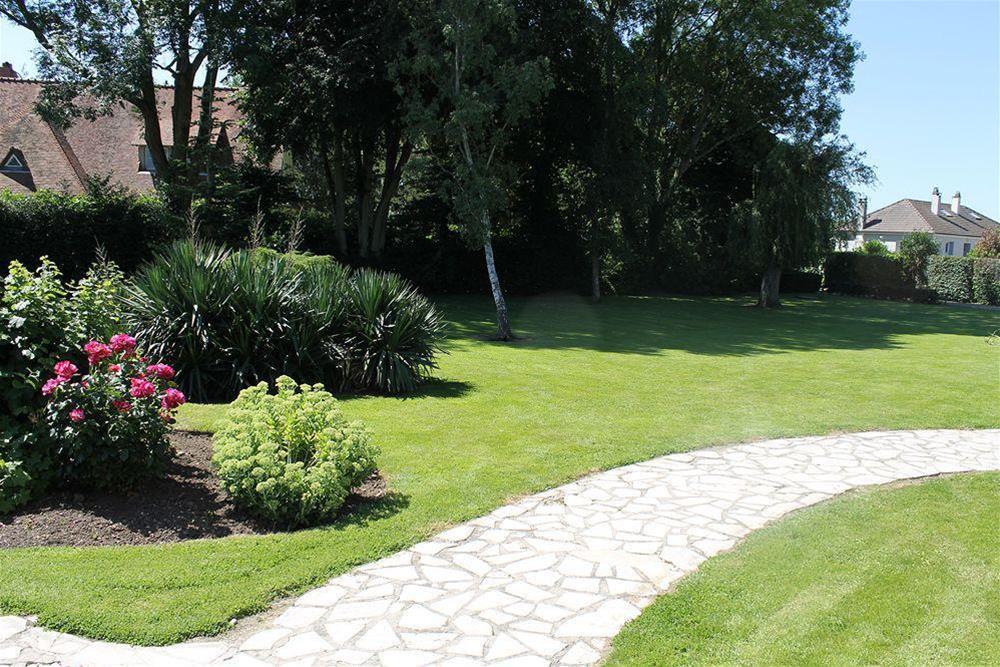 Logis Hotel & Restaurant - Le Relais De Montigny Montigny  Bagian luar foto