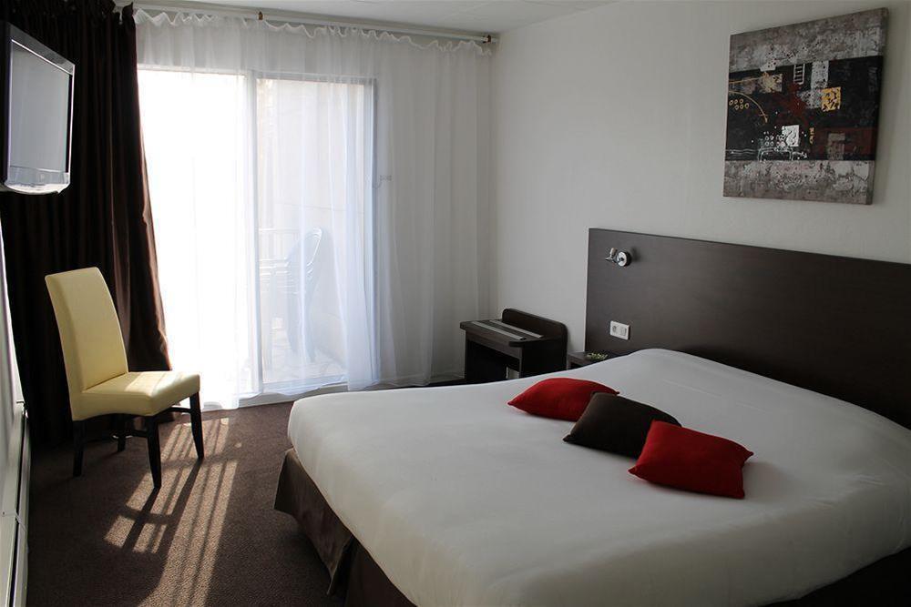 Logis Hotel & Restaurant - Le Relais De Montigny Montigny  Bagian luar foto