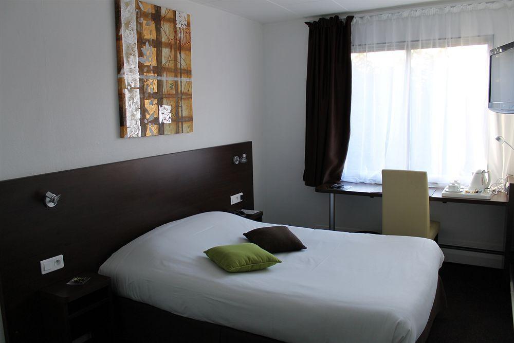 Logis Hotel & Restaurant - Le Relais De Montigny Montigny  Bagian luar foto